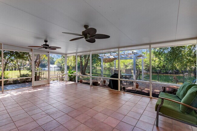 Building Photo - 314 Tequesta Dr