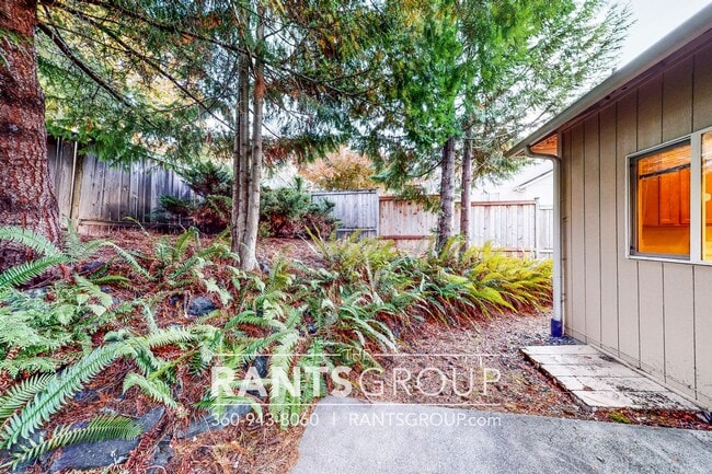 Building Photo - Great Location!  Quiet Neighborhood!