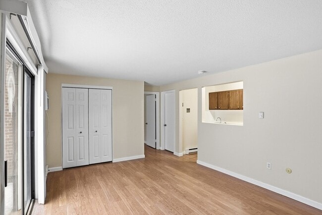 Building Photo - 386 Great Rd