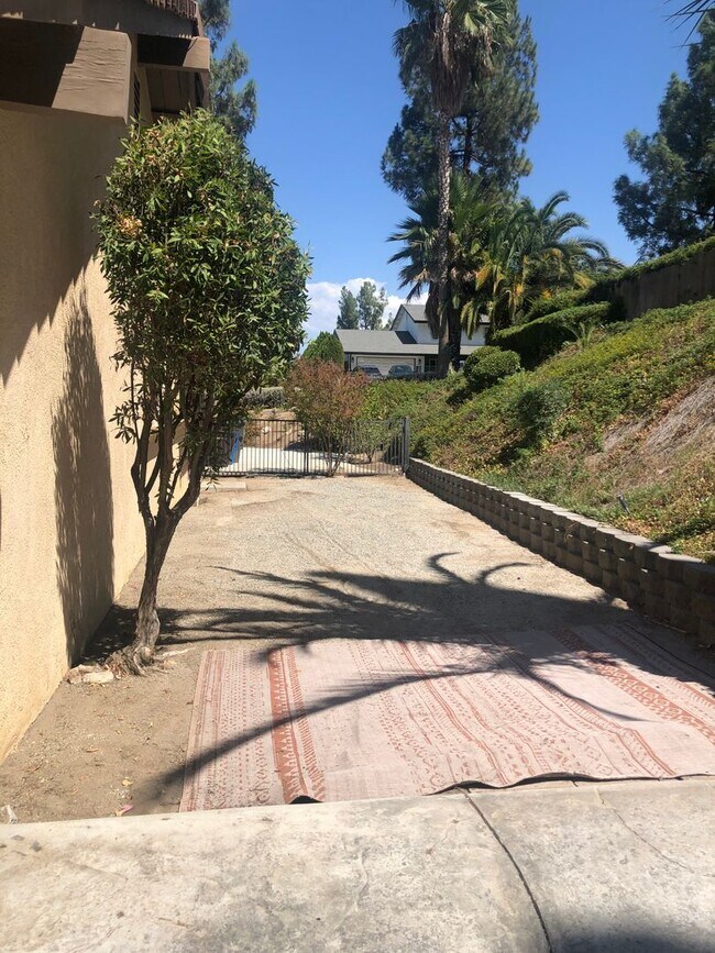 Building Photo - Home for rent in Canyon Crest!