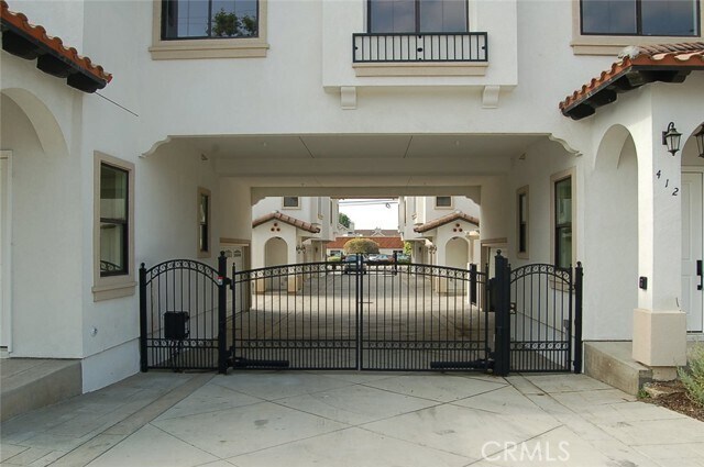 Building Photo - 425 W Duarte Rd
