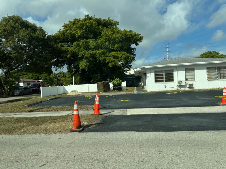 Building Photo - 1859 Wiley St