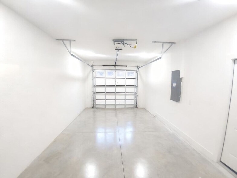 Building Photo - 5358 30th St SW