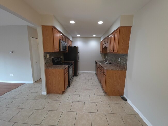 Building Photo - 412 E Bailey Rd