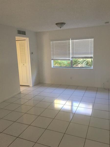 Building Photo - 5831 SW 36th Ct