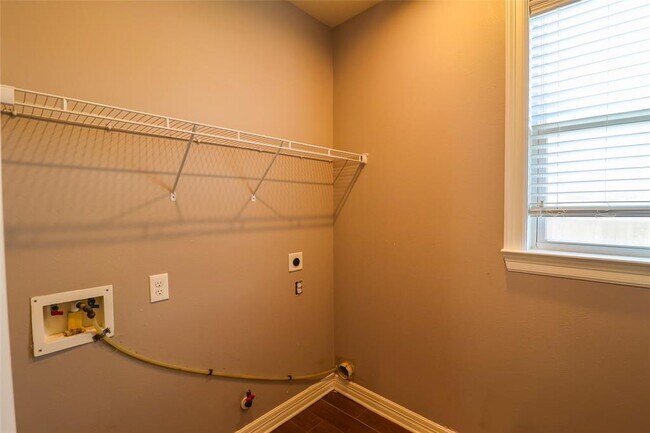 Building Photo - 7438 Tonsley Springs Dr