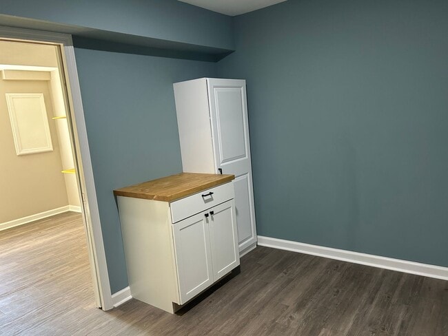 Building Photo - 4 Bedrooms with Finished Basement and Bonu...