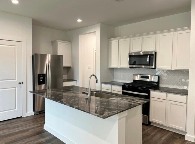 Building Photo - 3016 La Latina Dr