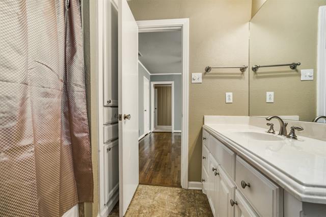 Building Photo - 2601 Highview Terrace