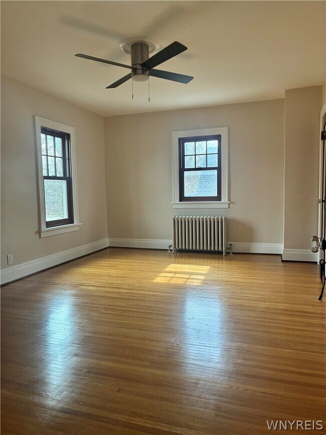 Building Photo - 385 Berryman Dr