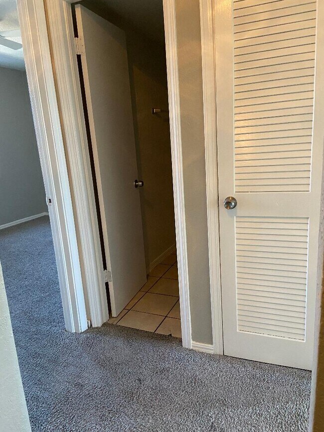 Building Photo - 2125 Beaumont Dr