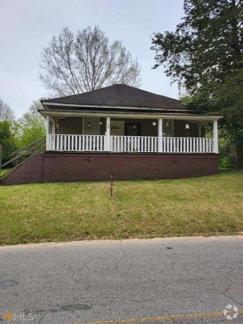 Building Photo - Newly Renovated Home!