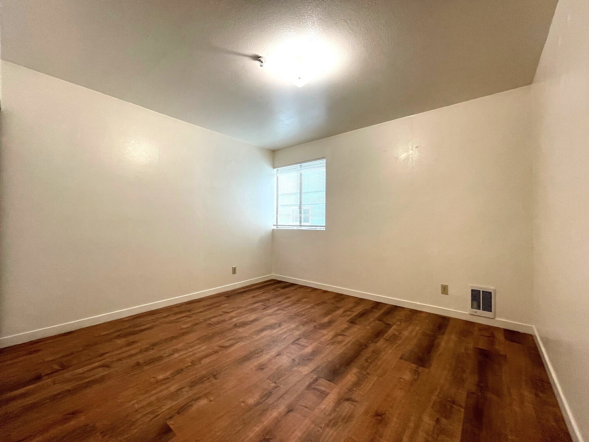 Building Photo - 3800 39th Ave