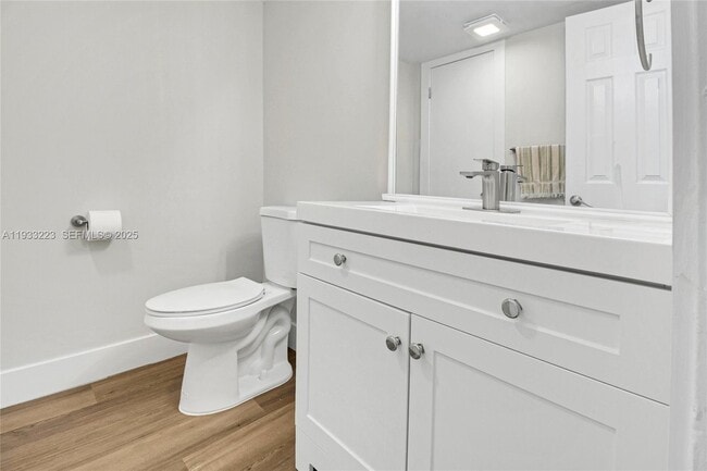 Building Photo - 1211 N Andrews Ave