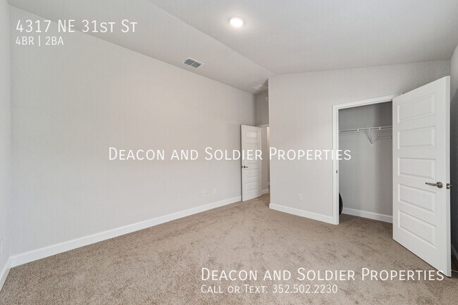 Building Photo - 4317 NE 31st St