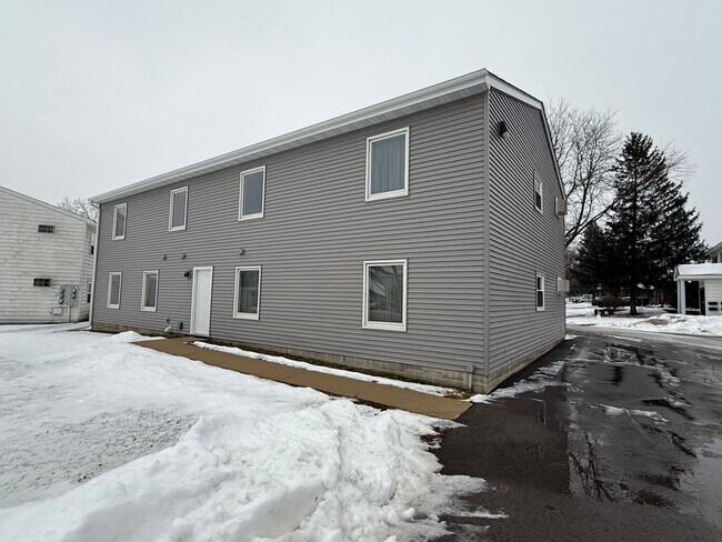 Building Photo - 1017 21st St SE