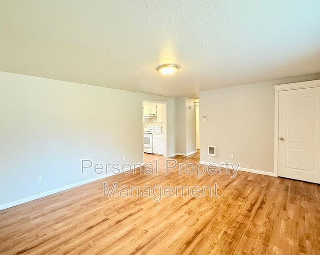 Building Photo - 4604 NE 137th Ave