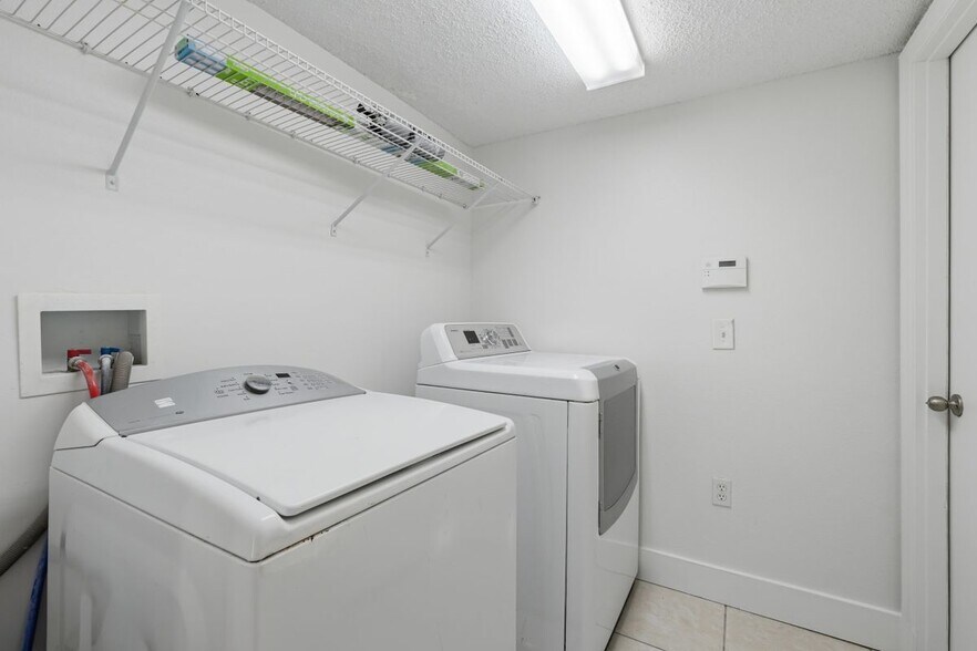 Building Photo - 4140 Stonefield Dr