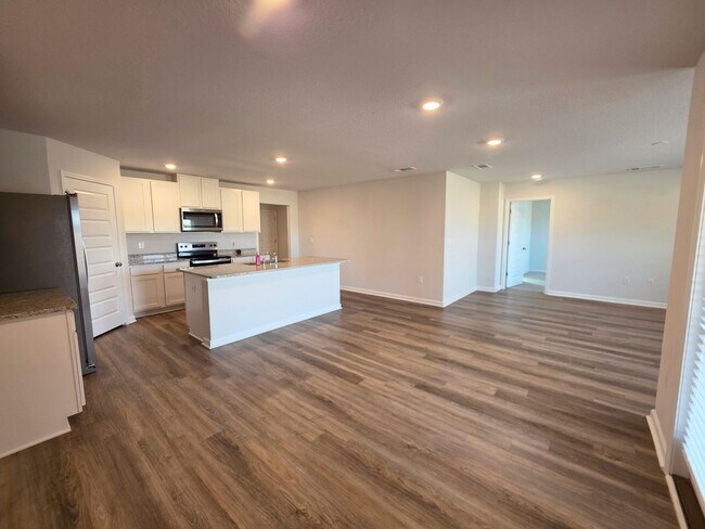 Building Photo - Nearly New 4BR/2BA home close to I10 with energy savings built in