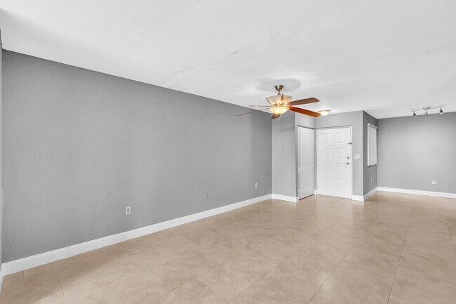 Building Photo - 2820 N Oakland Forest Dr