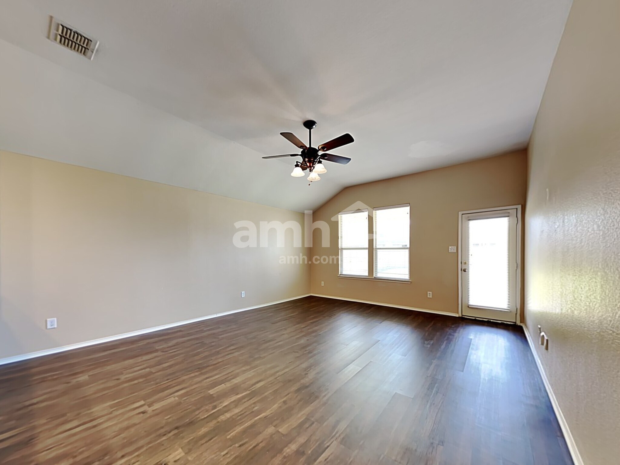 Building Photo - 1117 Luckenbach Dr