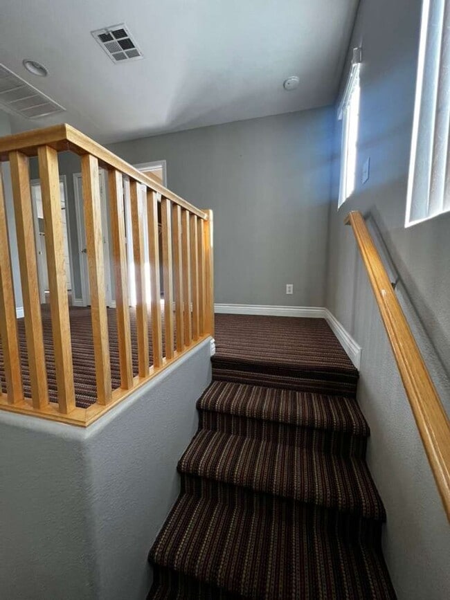 Building Photo - Must see 2 story 4 bed/3 bath home in the heart of SUMMERLIN