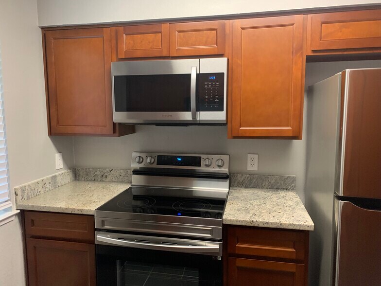 Primary Photo - 6250 Havenside Dr