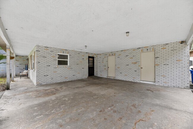 Building Photo - 410 Old Mulrennan Rd