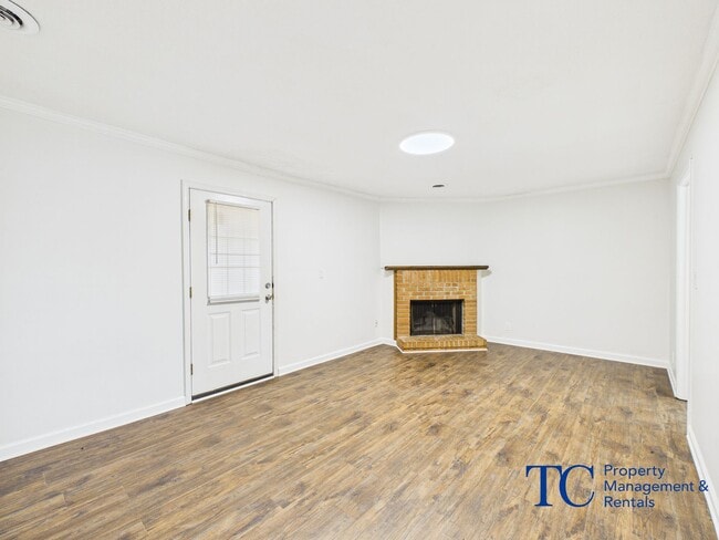 Building Photo - 8 Davidfield Cove