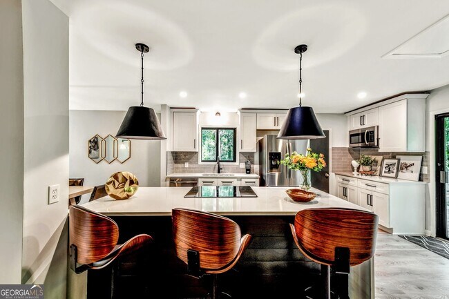 Building Photo - 3870 Northpoint Dr