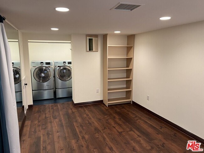 Building Photo - 1019 Camino Real