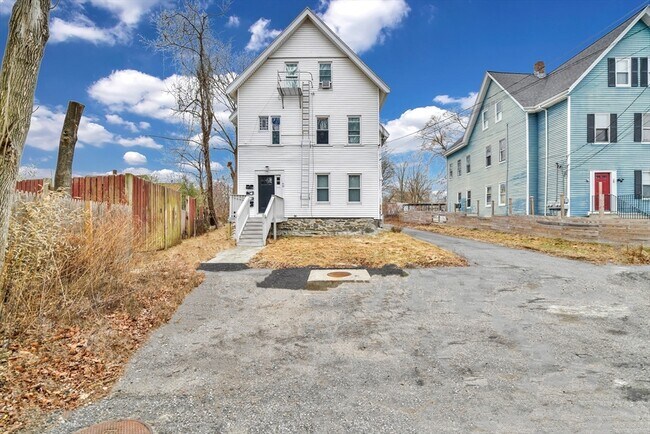 Building Photo - 35 Newcomb Pl