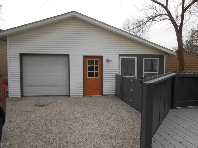 Building Photo - 24 Pleasant St