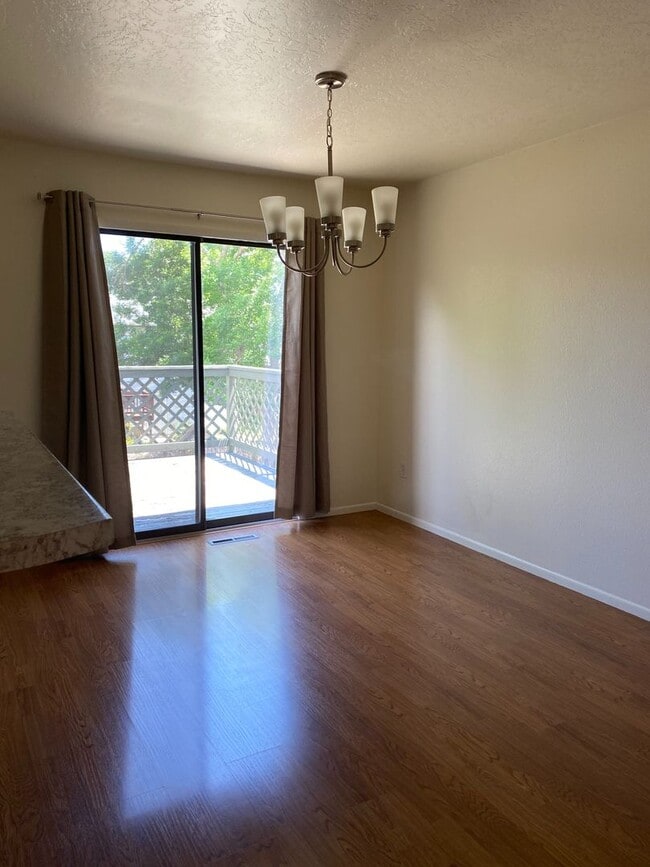 Building Photo - Half off of first months rent if a lease is signed before February 28th! 3 BED // 2 BATH HOME WIT...