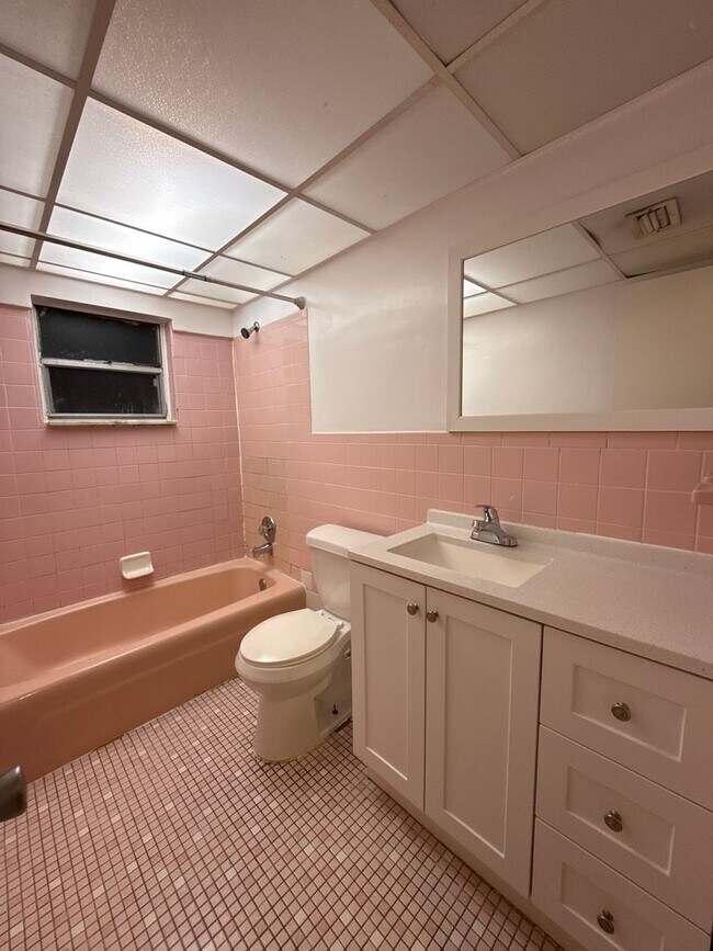 Building Photo - 3600 Riverside Dr