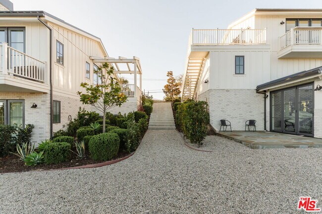 Building Photo - 5770 Busch Dr