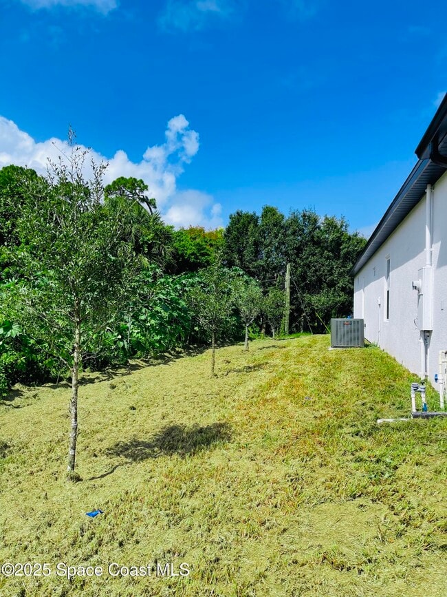 Building Photo - 526 Frink Ave