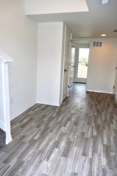 Building Photo - 706 Grissom Dr.