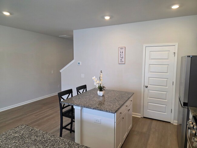 Building Photo - New Build 3 Bed/ 2.5 Bath Townhome Off Cen...