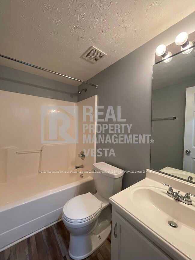 Building Photo - 222 Cody Dr