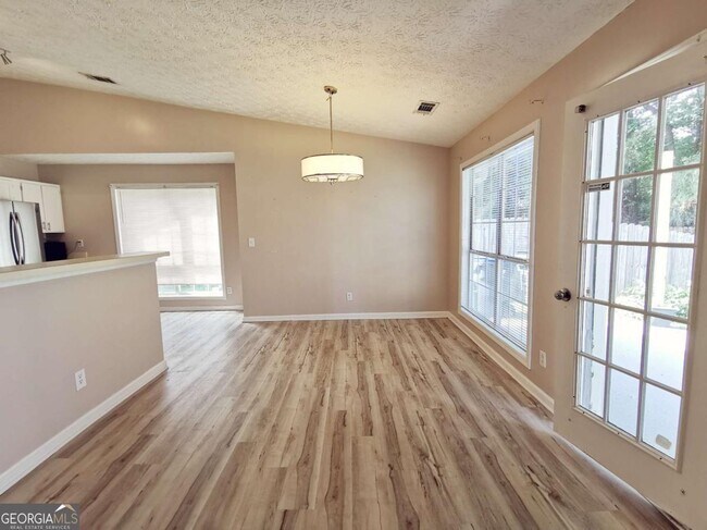Building Photo - 2100 Racquet Club Cir NW