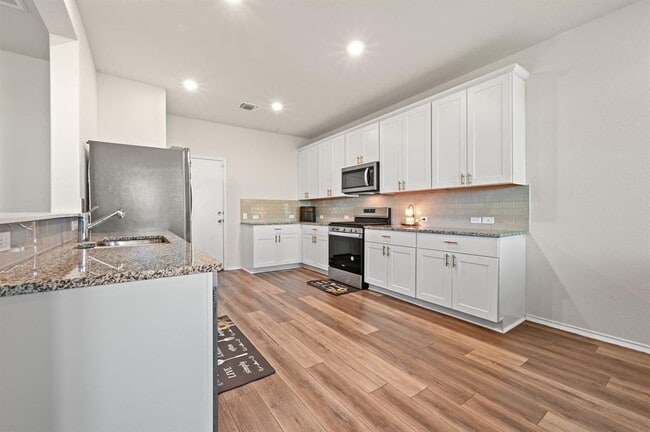 Building Photo - 632 Pepperbark Loop