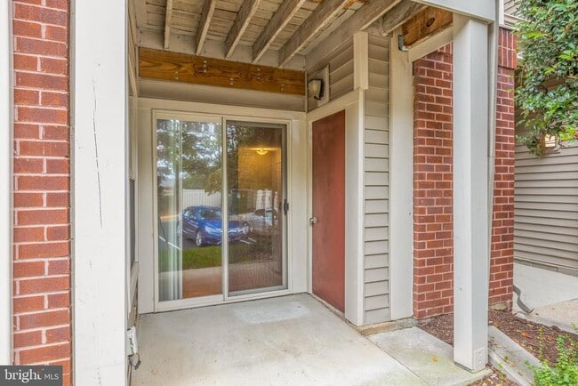 Building Photo - 1727 Ascot Way
