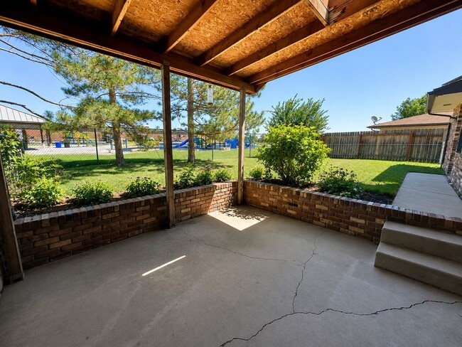 Building Photo - 745 Nyssa Dr