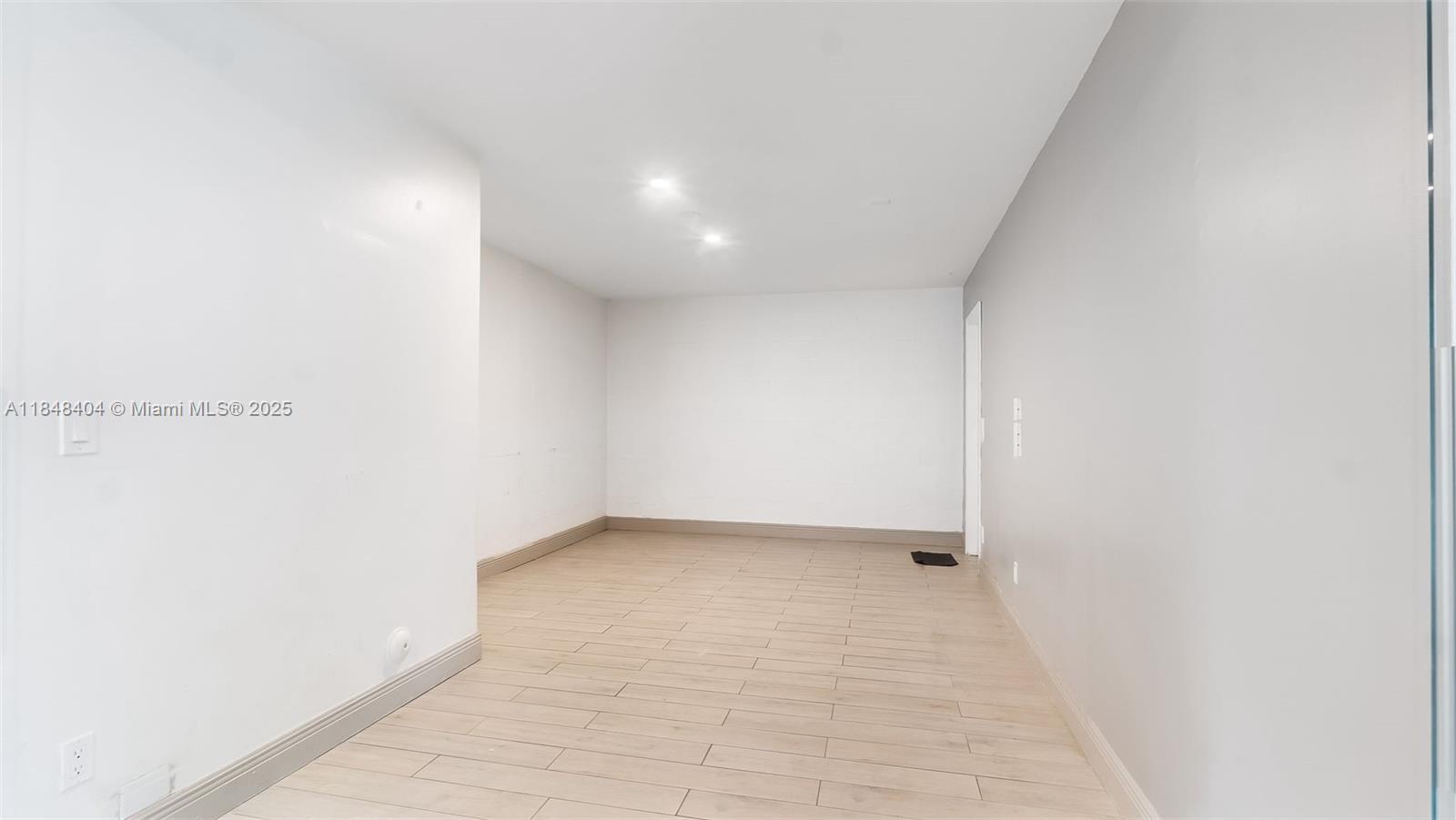 Building Photo - 909 Garnet Cir