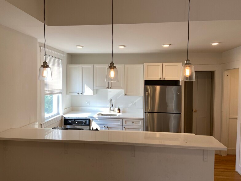 Primary Photo - 38 Newton St