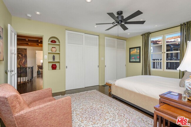Building Photo - 500 N Las Palmas Ave