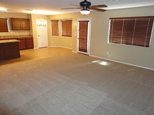 Building Photo - 433 E Penny Ln