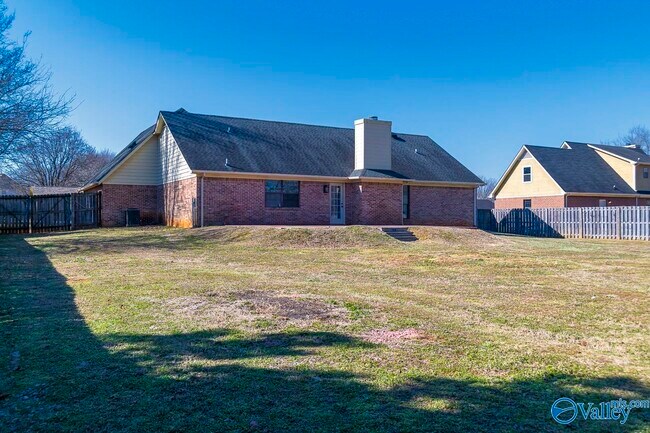 Building Photo - 157 Chanel Dr