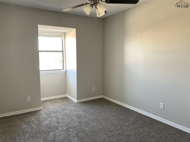 Building Photo - 2944 Gossett Dr